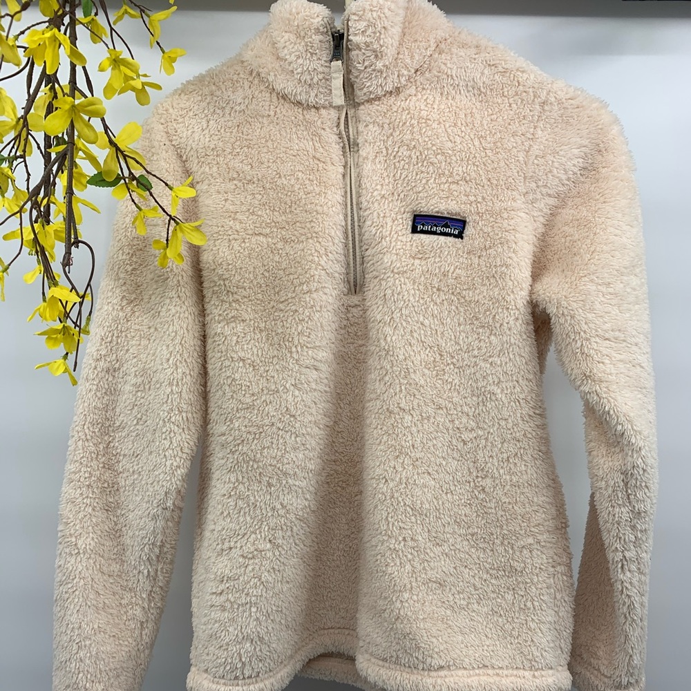 Patagonia women’s peach fluffy long‎ sleeve top